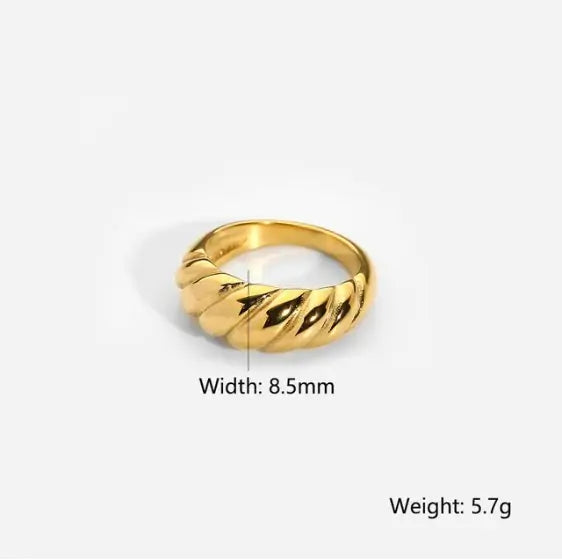 Eleganter goldener Wellenring