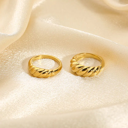 Elegant Gold Wave Ring