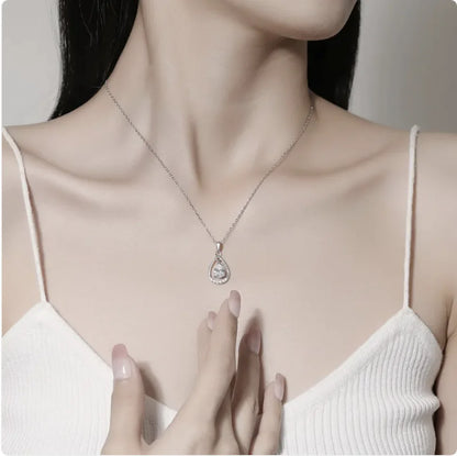 Elegant Teardrop Necklace