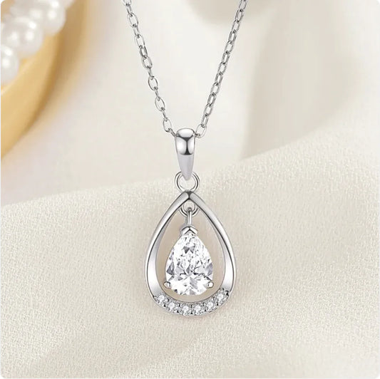 Elegant Teardrop Necklace