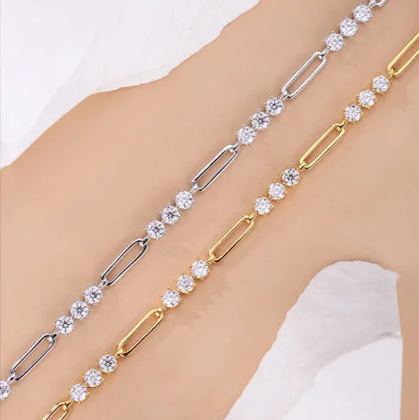 Aurelia Clip Bracelet – S925 Gold-Plated Elegance